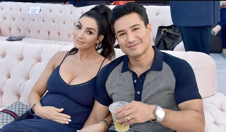 Mario Lopez with his wife
